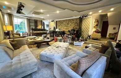 Imagem: A casa em condomínio possui 5 Dormitórios, 5 Banheiros, 5