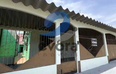 Imagem: A casa possui 4 Dormitórios, 3 Banheiros, 2 Vagas na garagem