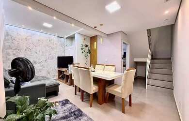 Imagem: A casa possui 3 Dormitórios, 2 Banheiros, 1 Vaga na garagem