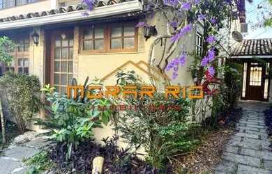 Imagem: A casa em condomínio possui 4 Dormitórios, 3 Banheiros e 274m²