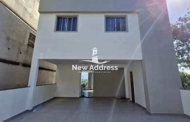 Imagem: A casa possui 3 Dormitórios, 4 Banheiros, 3 Vagas na garagem