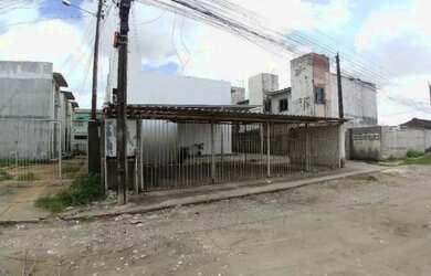 Imagem: A casa possui 2 Dormitórios, 1 Banheiro, 1 Vaga na garagem