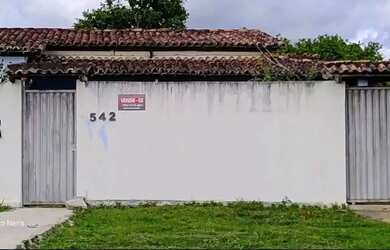 Imagem: A casa possui 3 Dormitórios, 2 Banheiros, 3 Vagas na garagem