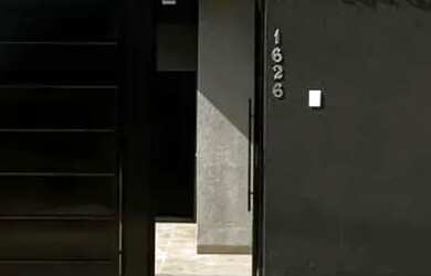 Imagem: A casa possui 2 Dormitórios, 1 Banheiro, 2 Vagas na garagem