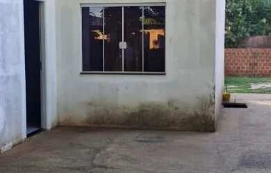 Imagem: A casa possui 3 Dormitórios, 2 Banheiros, 5 Vagas na garagem