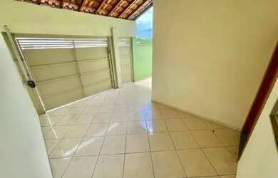Imagem: A casa possui 2 Dormitórios, 1 Banheiro, 1 Vaga na garagem