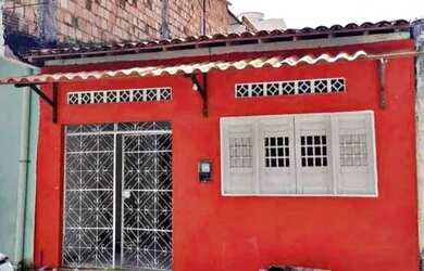 Imagem: A casa possui 2 Dormitórios, 1 Banheiro, 1 Vaga na garagem