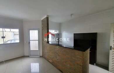 Imagem: A casa possui 2 Dormitórios, 1 Banheiro, 2 Vagas na garagem