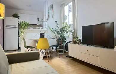 Imagem: O apartamento possui 2 Dormitórios, 1 Banheiro, 1 Vaga na garagem