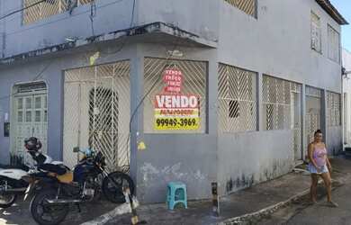 Imagem: A casa possui 5 Dormitórios, 2 Banheiros e está localizado