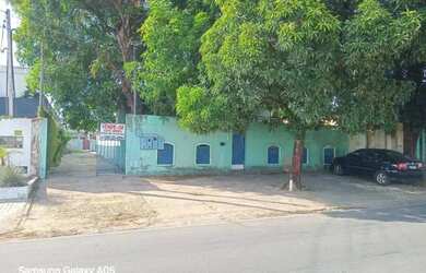 Imagem: A casa possui 3 Dormitórios, 2 Banheiros, 3 Vagas na garagem