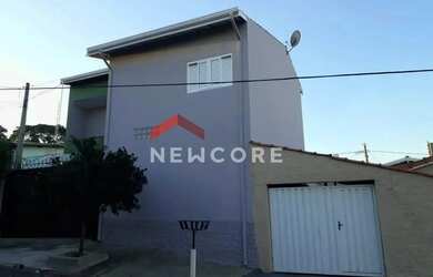 Imagem: A casa possui 4 Dormitórios, 3 Banheiros, 2 Vagas na garagem