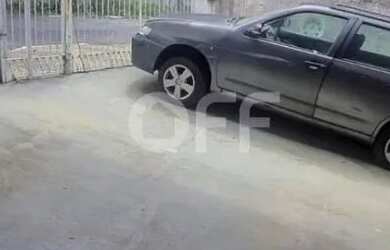 Imagem: A casa possui 5 Dormitórios, 4 Banheiros, 2 Vagas na garagem