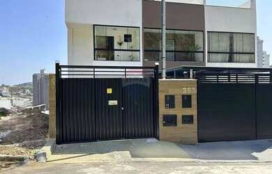 Imagem: A casa possui 2 Dormitórios, 4 Banheiros, 1 Vaga na garagem