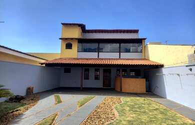 Imagem: A casa em condomínio possui 3 Dormitórios, 4 Banheiros, 190m²