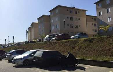 Imagem: O apartamento possui 2 Dormitórios, 1 Banheiro, 1 Vaga na garagem