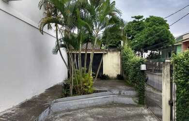 Imagem: A casa em condomínio possui 2 Dormitórios, 4 Banheiros, 1