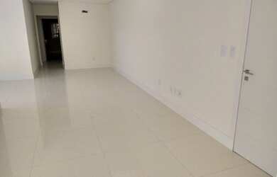 Imagem 3: Apartamento Grande Pronto com vista livre, sacada ampla 3 suítes, 2 garagens