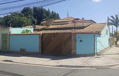 Imagem: A casa possui 2 Dormitórios, 1 Banheiro, 3 Vagas na garagem