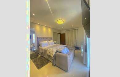 Imagem: A casa em condomínio possui 5 Dormitórios, 5 Banheiros, 4