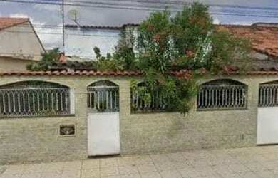 Imagem: A casa possui 3 Dormitórios, 2 Banheiros, 3 Vagas na garagem