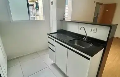 Imagem: O apartamento possui 2 Dormitórios, 1 Banheiro, 1 Vaga na garagem