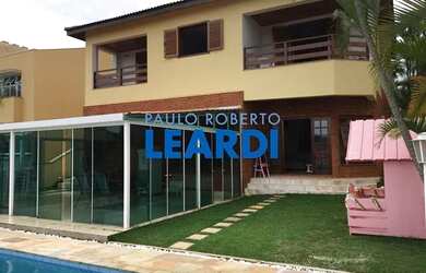 Imagem: A casa em condomínio possui 4 Dormitórios, 1 Banheiro, 4 Vagas