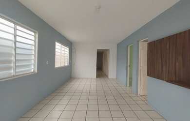 Imagem: A casa possui 4 Dormitórios, 2 Banheiros, 2 Vagas na garagem