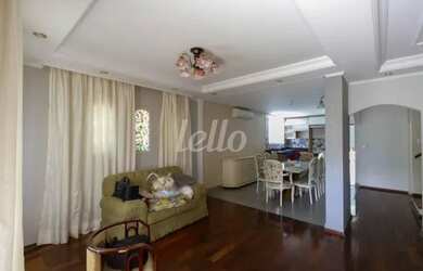 Imagem: A casa possui 4 Dormitórios, 2 Banheiros, 3 Vagas na garagem