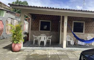 Imagem: A casa possui 3 Dormitórios, 3 Vagas na garagem e está localizado