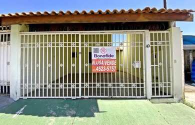 Imagem: A casa possui 2 Dormitórios, 2 Banheiros, 2 Vagas na garagem