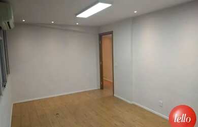 Imagem: O depósito possui 2 Vagas na garagem e 160m² de Área e está