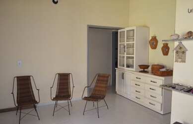 Imagem: A casa possui 1 Dormitório, 1 Banheiro, 1 Vaga na garagem