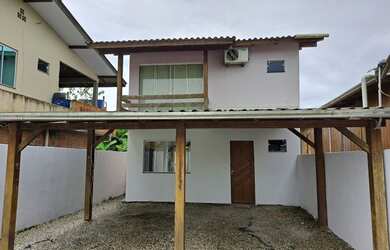 Imagem: A casa possui 3 Dormitórios, 2 Banheiros, 3 Vagas na garagem