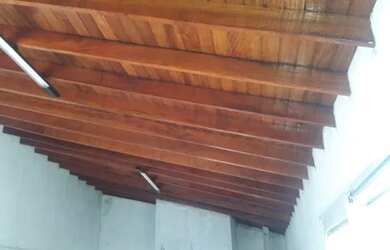 Imagem: A casa possui 4 Dormitórios, 2 Banheiros, 2 Vagas na garagem