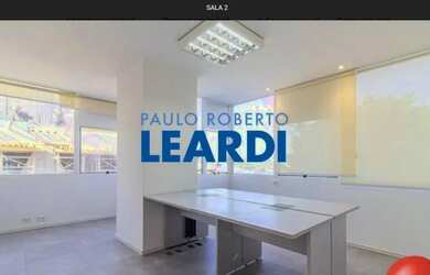 Imagem: O depósito possui 2 Vagas na garagem, 160m² de Área e está