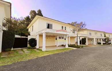 Imagem: A casa em condomínio possui 4 Dormitórios, 5 Banheiros, 3