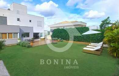 Imagem: A casa possui 3 Dormitórios, 5 Banheiros, 5 Vagas na garagem