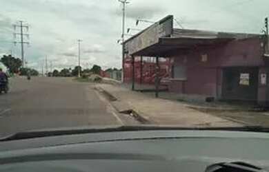 Imagem: A casa possui 5 Dormitórios, 4 Banheiros, 4 Vagas na garagem