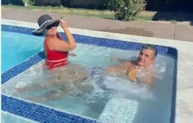 Imagem: A casa possui 3 Dormitórios, Acomodam 20 pessoas, 5 Vagas na