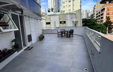 Imagem: O apartamento possui 3 Dormitórios, Acomodam 10 pessoas e 2