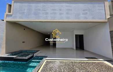 Imagem: A casa possui 3 Dormitórios, 3 Banheiros, 2 Vagas na garagem