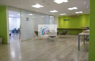 Imagem: O depósito possui 2 Vagas na garagem, 217m² de Área e está