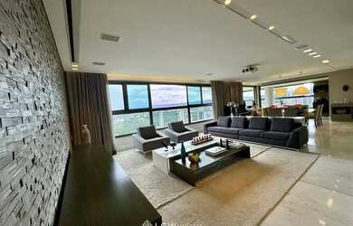 Imagem: O apartamento possui 4 Dormitórios, 5 Banheiros, 4 Vagas na