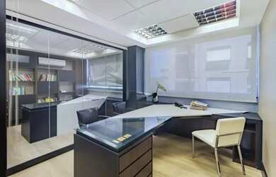 Imagem: O depósito possui 4 Vagas na garagem, 218m² de Área e está