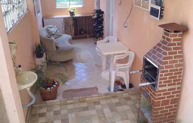 Imagem: A casa à venda possui 2 Dormitórios e 3 Banheiros e está