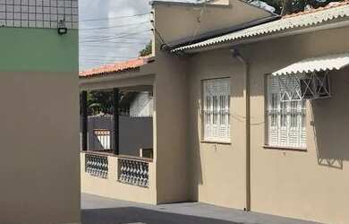 Imagem: A casa possui 5 Dormitórios, 5 Banheiros, 5 Vagas na garagem