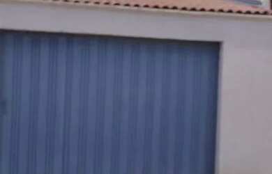 Imagem: A casa possui 2 Dormitórios, 2 Banheiros, 2 Vagas na garagem