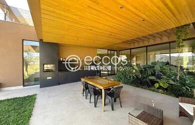 Imagem: A casa em condomínio possui 5 Dormitórios, 5 Banheiros, 5