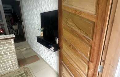 Imagem: A casa possui 2 Dormitórios, 1 Banheiro e está localizado